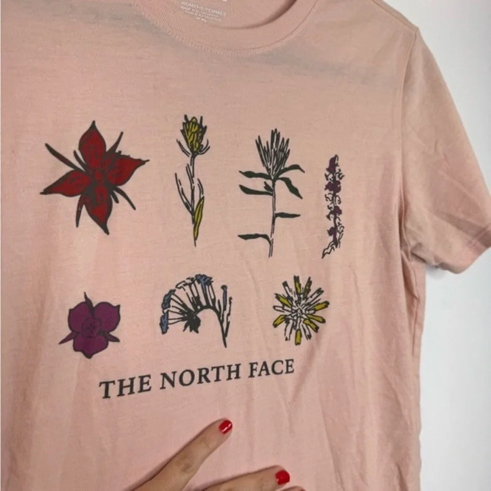 The North Face Pale Pink Floral Tee with Botanical Print - Picture 3 of 4
